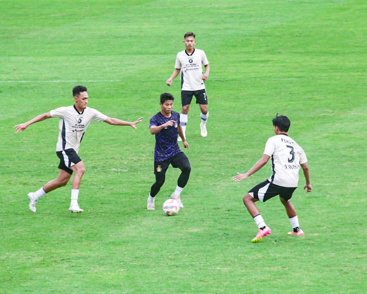 Pemain Persik Kediri saat melakukan latihan. IDN Times/istimewa