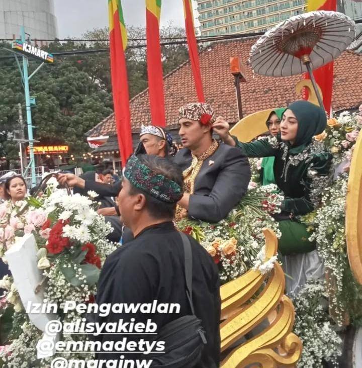 potret artis hadiri HUT Jawa Barat ke-80 
