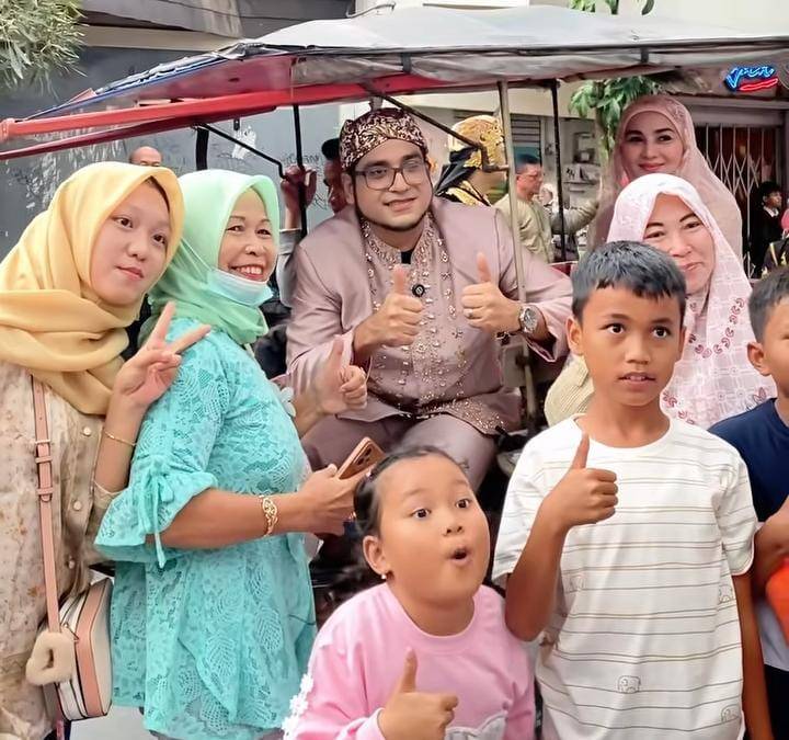 potret artis hadiri HUT Jawa Barat ke-80 