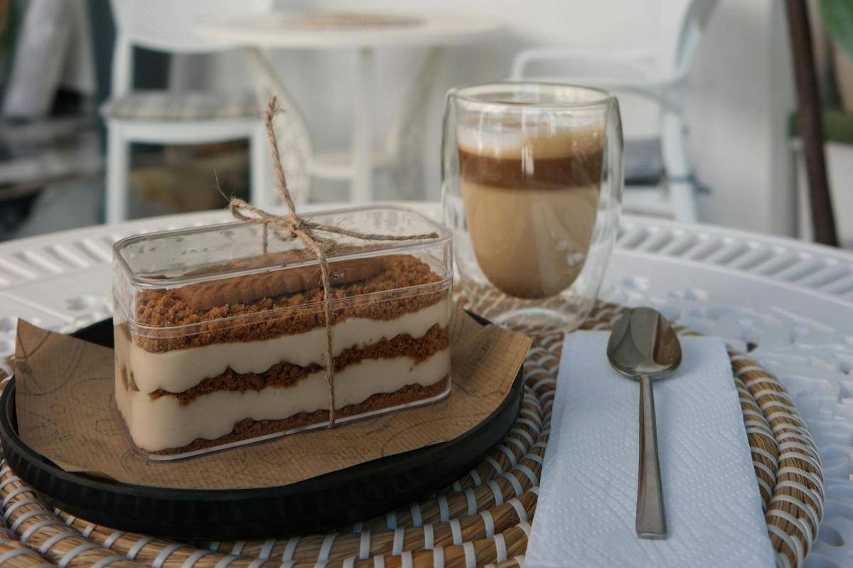 ilustrasi tiramisu dessert box