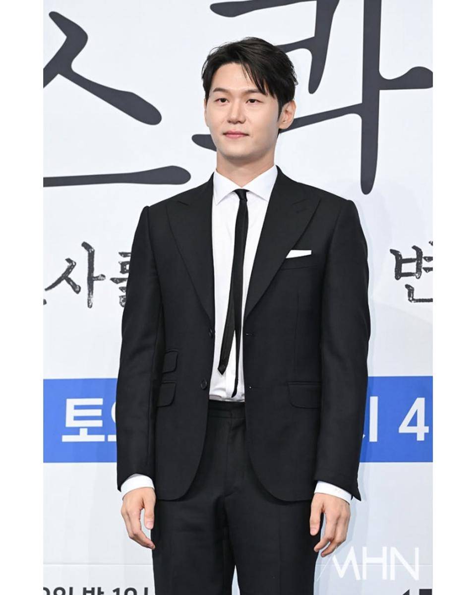 Lee Hak Joo (instagram.com/smcnc_artists)