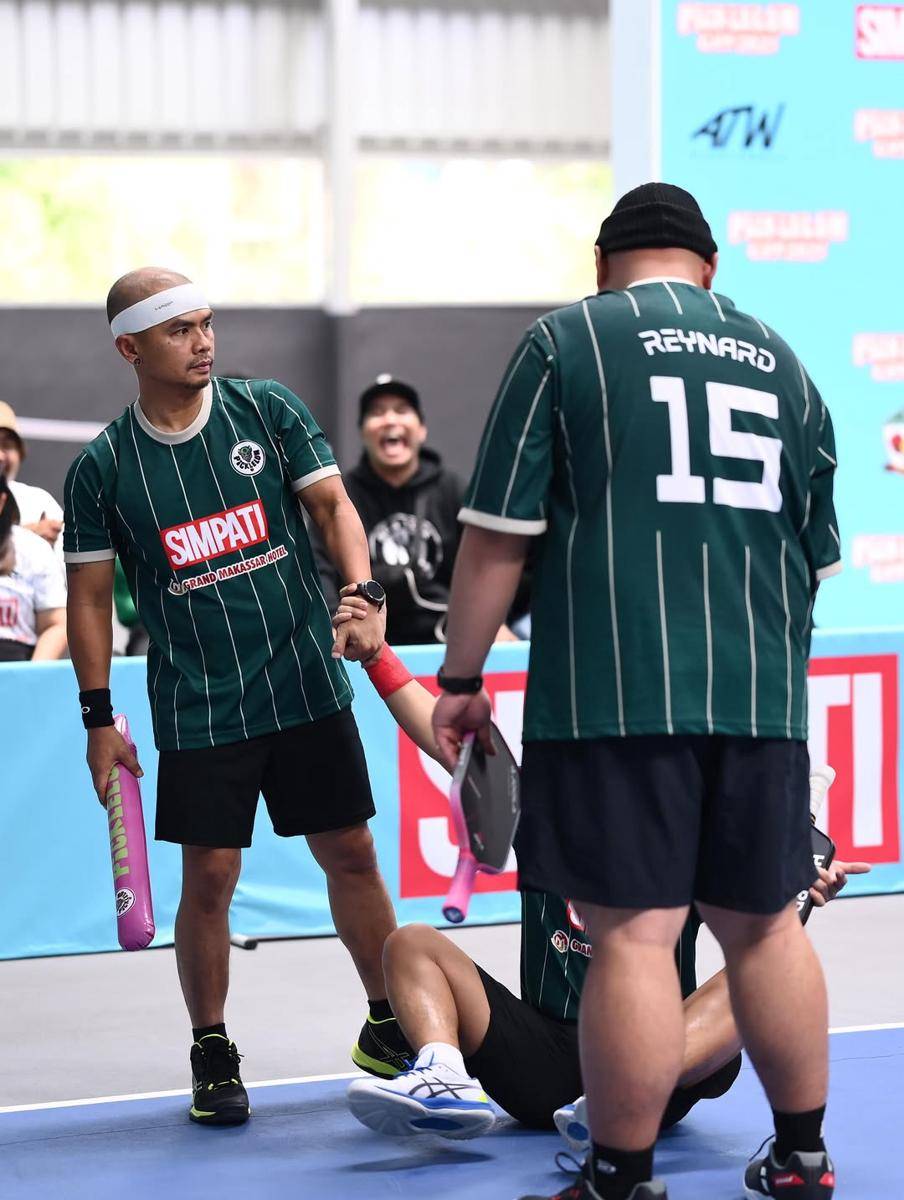 Wendi Cagur dan istri ikut turnamen pickleball