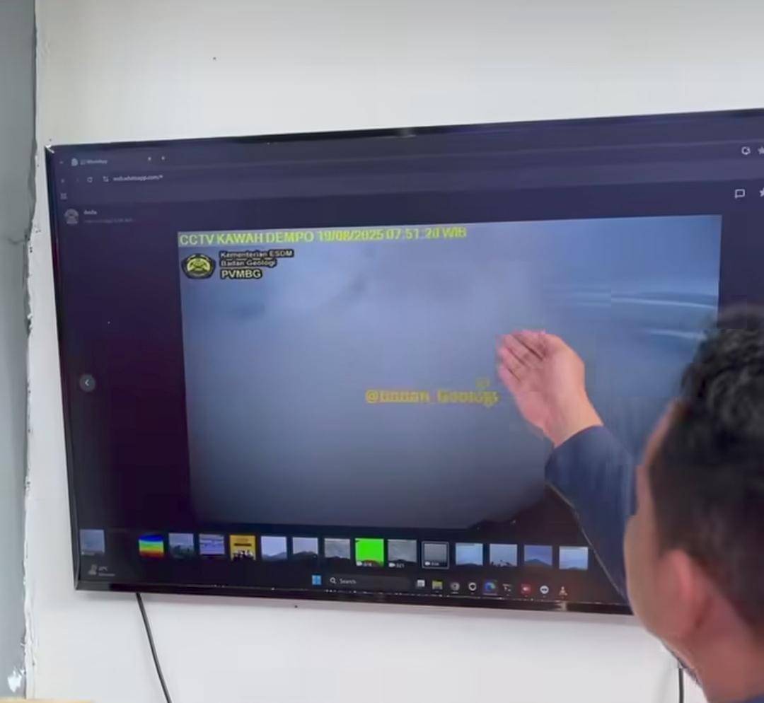 Kondisi erupsi Gunung Api Dempo. (Dok. Pos Pemantau GAD)