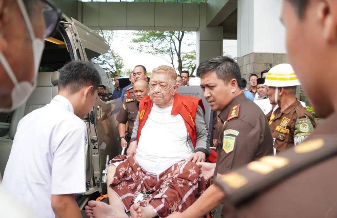 Tersangka Halim Ali saat ditahan di Kejati Sumsel