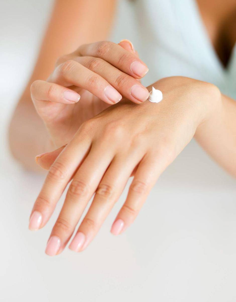 Pakai body cream (pexels.com/Linda Prebreza)