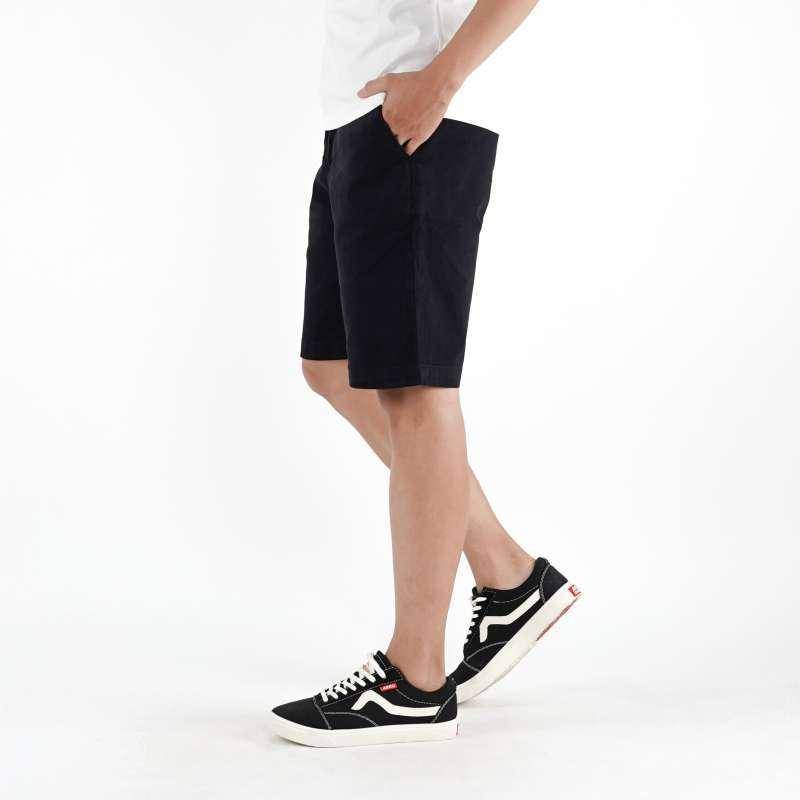 Aerostreet Chinos Pendek Emillio Hitam (blibli.com/AEROSTREET Flagship Store)