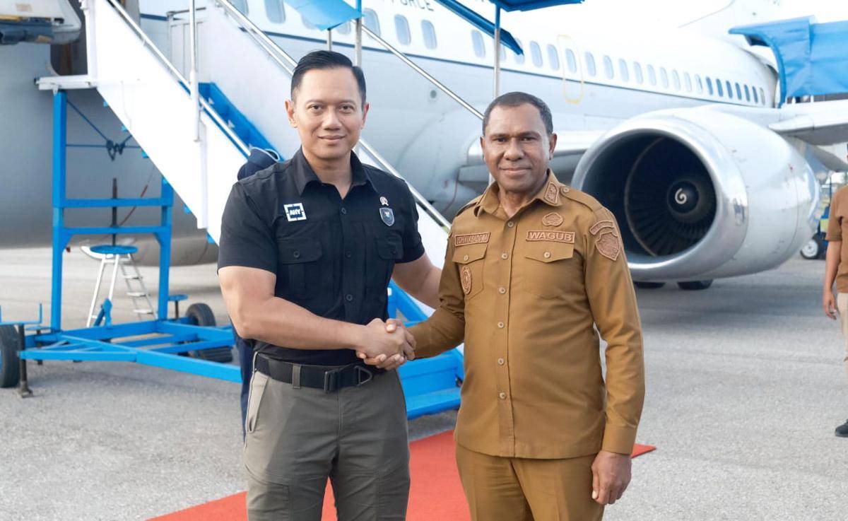 AHY dan Wakil Gubernur NTT Johni Asadoma saat berada di Sumba Timur. (Dok Humas Setda Provinsi NTT)