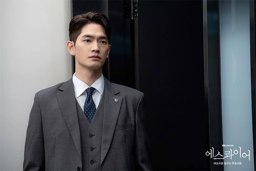 Kang Sang Joon di Beyond the Bar