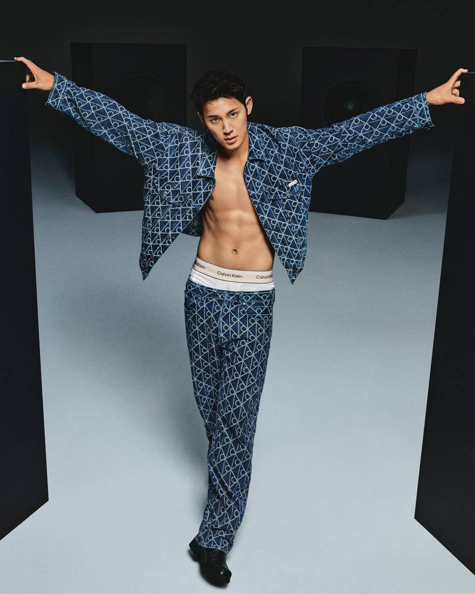 potret Mingyu SEVENTEEN di campaign Calvin Klein Fall 2025 (x.com/CalvinKlein)