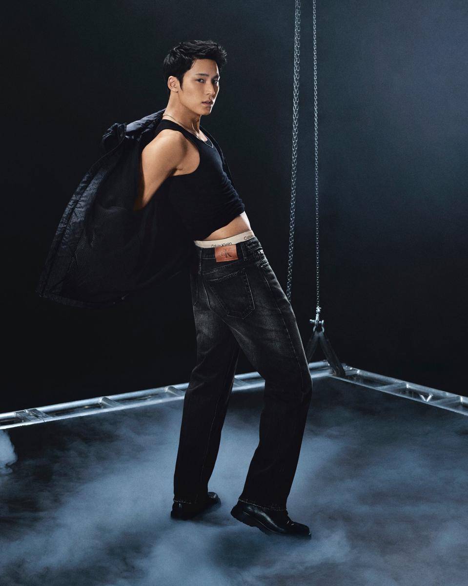 potret Mingyu SEVENTEEN di campaign Calvin Klein Fall 2025 (x.com/CalvinKlein)