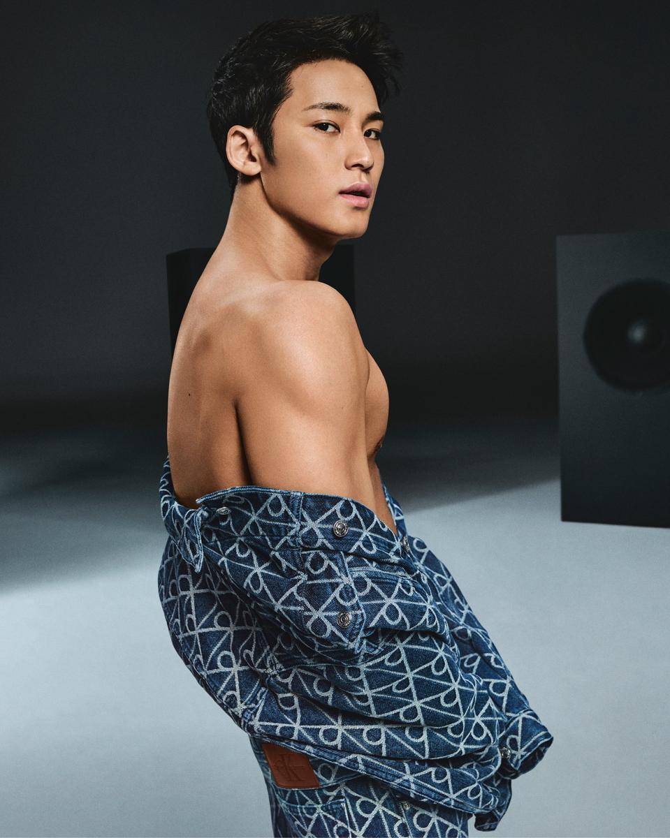 potret Mingyu SEVENTEEN di campaign Calvin Klein Fall 2025 (x.com/CalvinKlein)