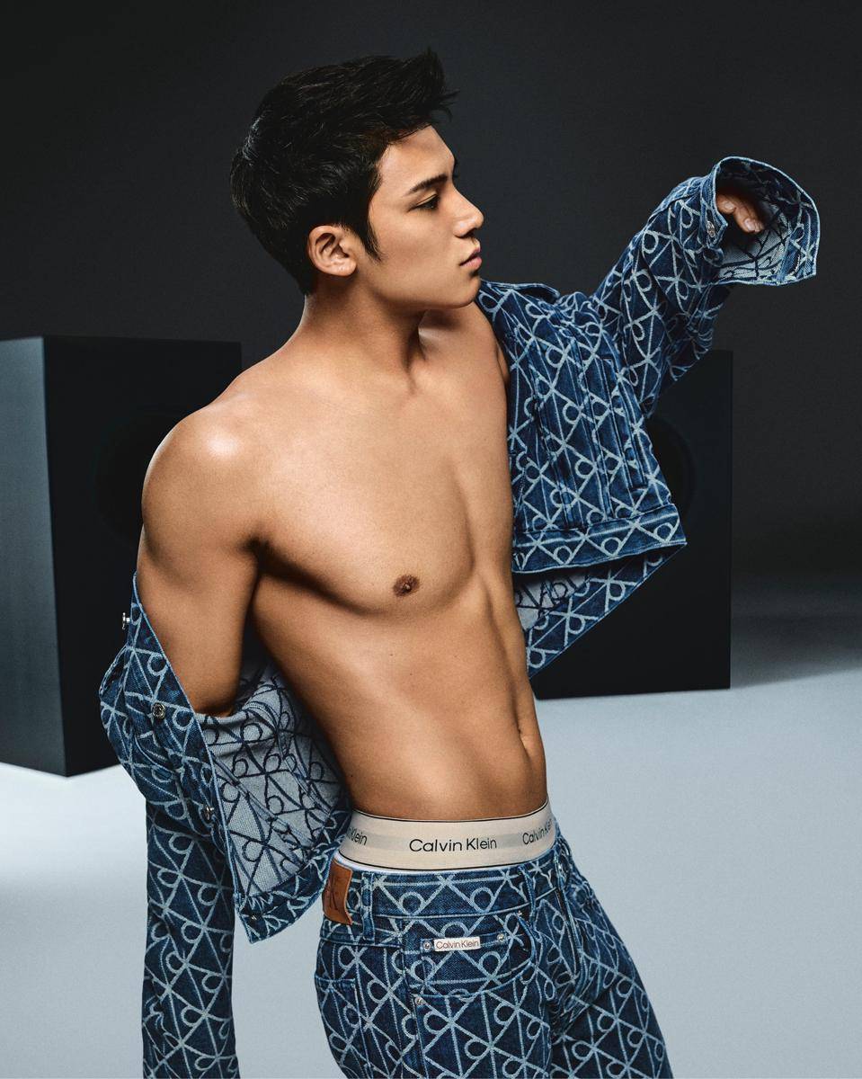 potret Mingyu SEVENTEEN di campaign Calvin Klein Fall 2025 (x.com/CalvinKlein)