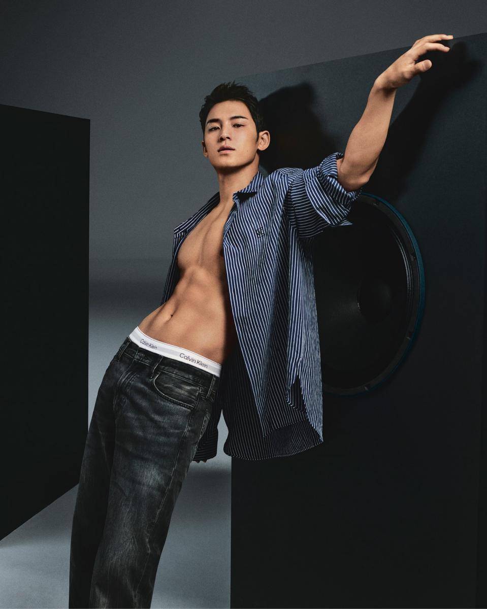 potret Mingyu SEVENTEEN di campaign Calvin Klein Fall 2025 (x.com/CalvinKlein)