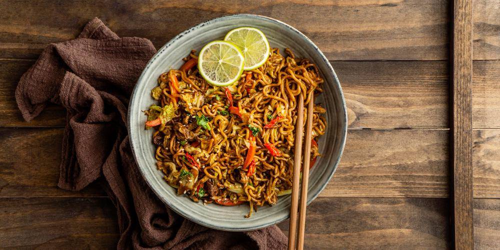 ilustrasi mi goreng sarden kaleng