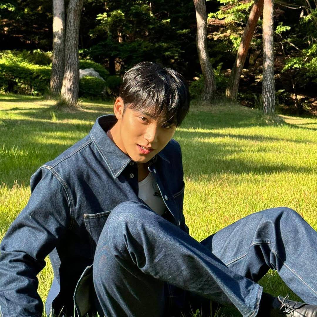 Gaya busana Mingyu Seventeen (instagram.com/min9yu_k)