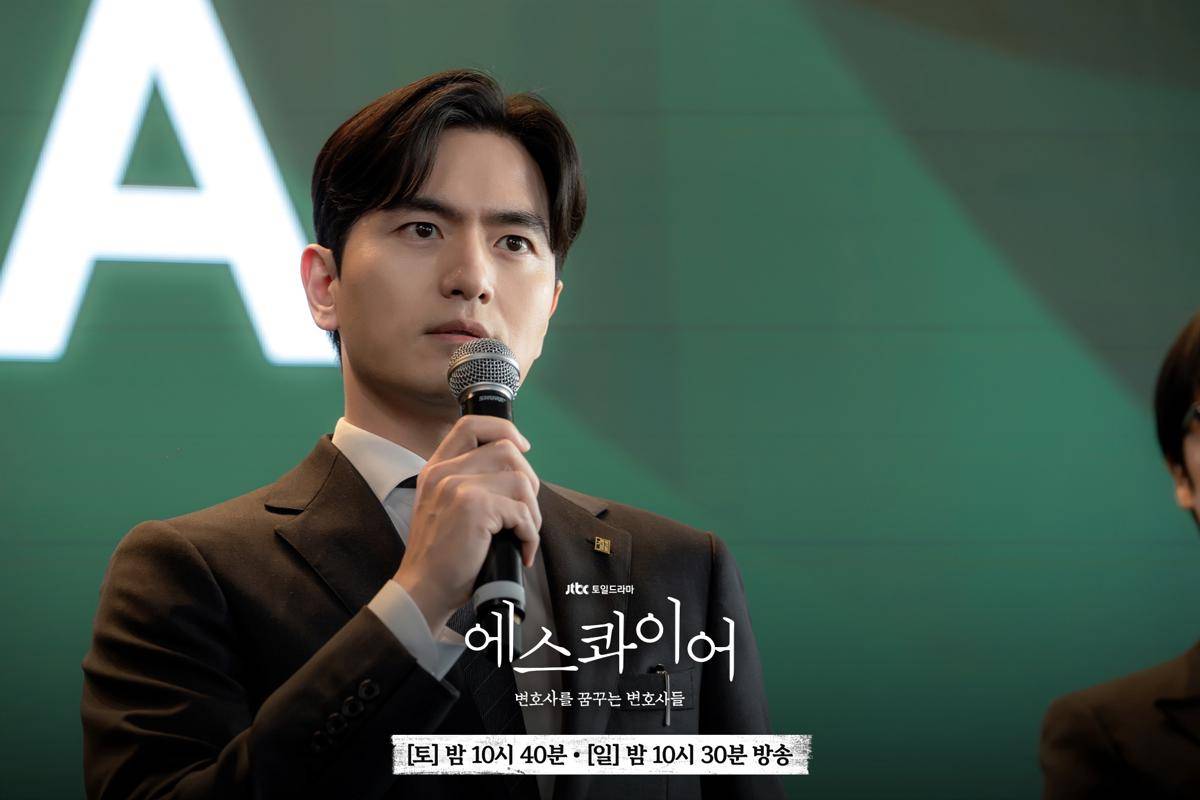 Lee Jin Wook di Beyond the Bar (dok. JTBC/Beyond the Bar)