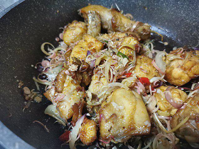 ilustrasi masak ayam (commons.wikimedia.org/Mdsheth1986)