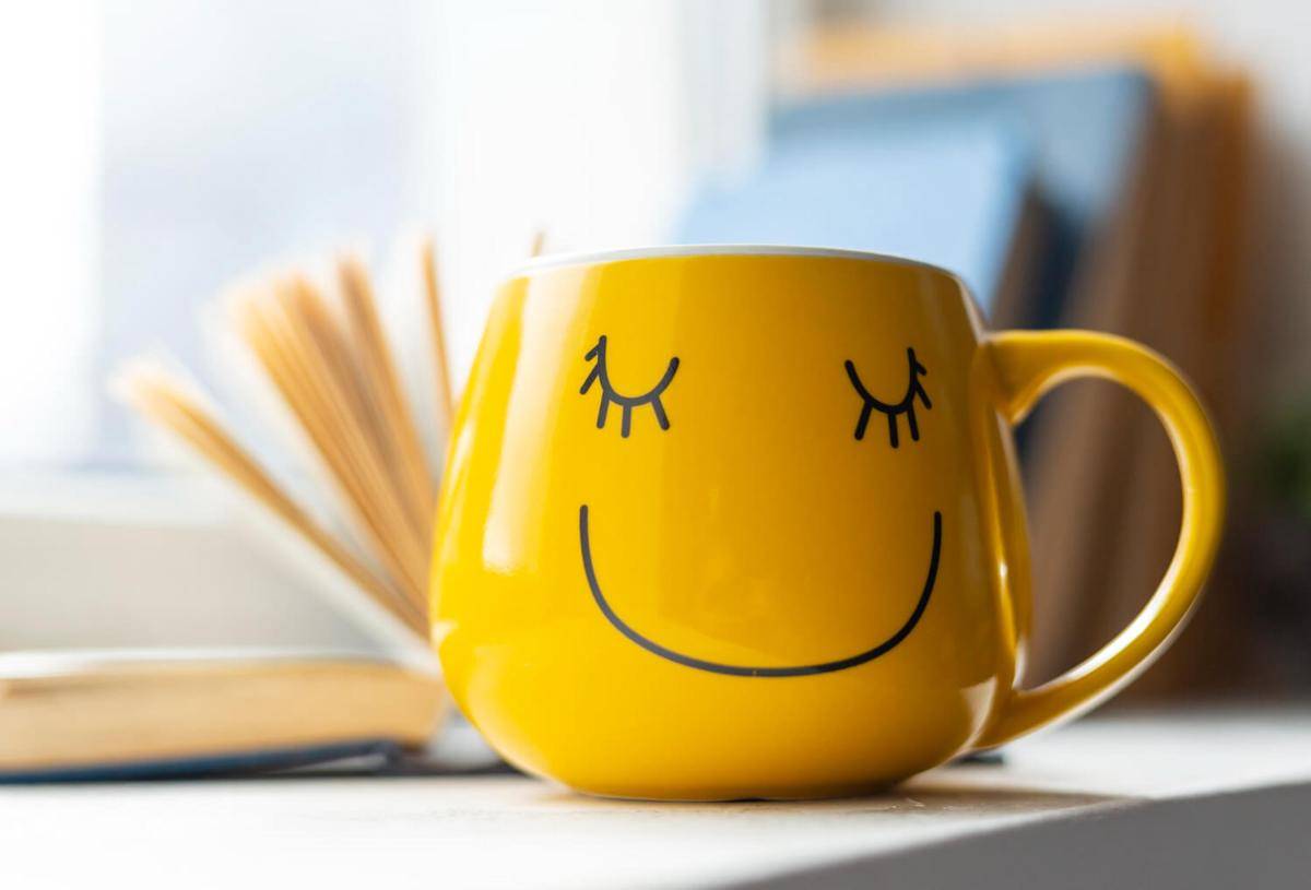 ilustrasi gelas mug lucu (freepik.com/freepik)