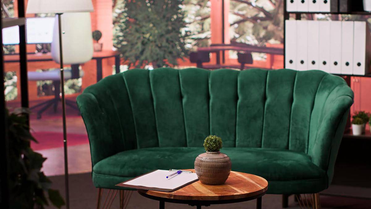 ilustrasi sofa beludru (freepik.com/DC Studio)