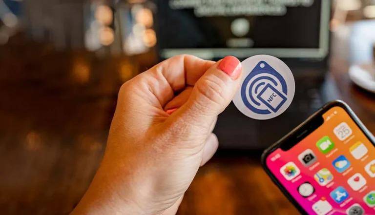 ilustrasi NFC tag