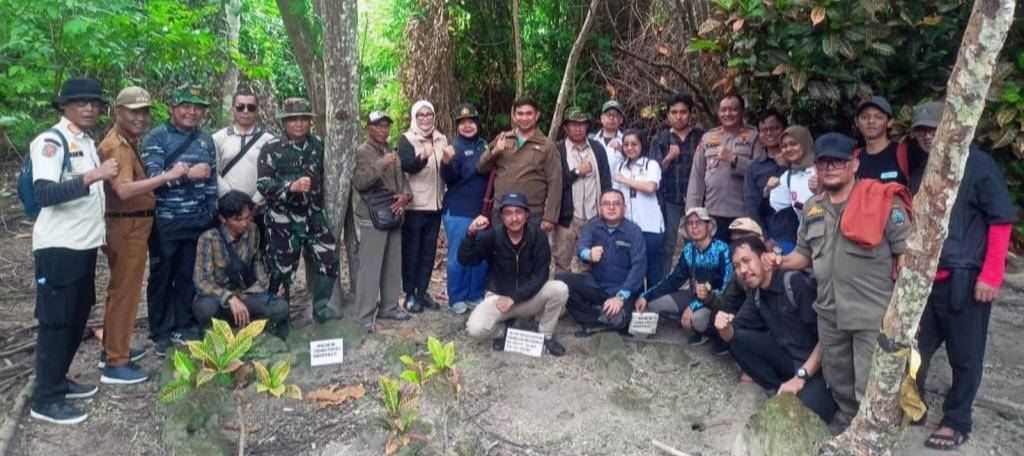 Kunjungan Tim Kementerian Koordinator Politik dan Keamanan (Kemenko Polkam) ke Pulau Sebuku Besar, Kecamatan Rajabasa, Kab. Lampung Selatan (Dok/Humas Pemkab Lampung Selatan)