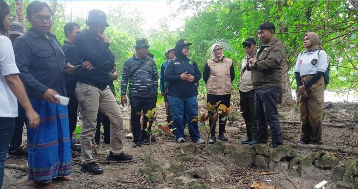 Kunjungan Tim Kementerian Koordinator Politik dan Keamanan (Kemenko Polkam) ke Pulau Sebuku Besar, Kecamatan Rajabasa, Kab. Lampung Selatan (Dok/Humas Pemkab Lampung Selatan)