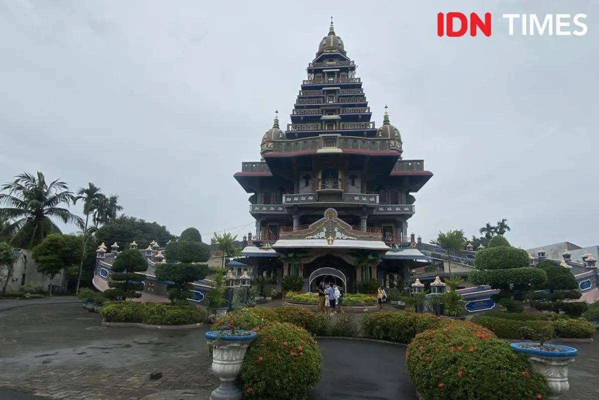 Suasana di Graha Bunda Maria Annai Velangkanni (IDN Times/Indah Permata Sari)