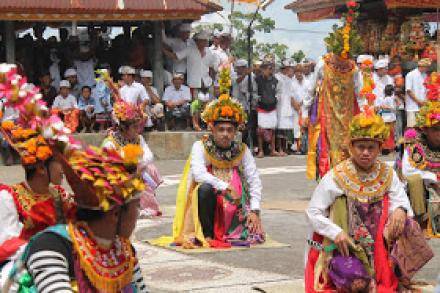 salah satu tarian sakral di Desa Cempaga (www.cempaga-buleleng.desa.id)