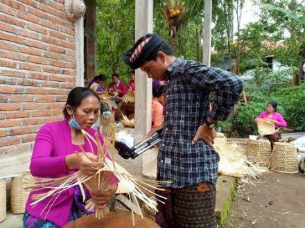 kerajinan bambu di Desa Sidetapa (www.sidetapa-buleleng.desa.id)
