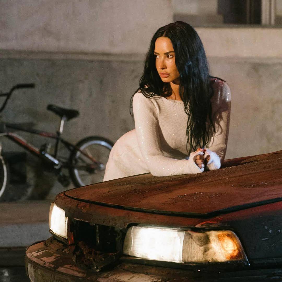 cuplikan video klip lagu Fast Demi Lovato