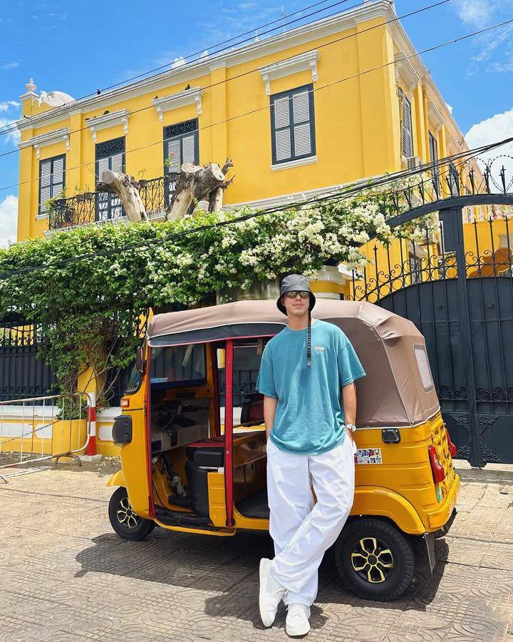 OOTD pakai bucket hat ala Nine Naphat (instagram.com/naphat_nine)