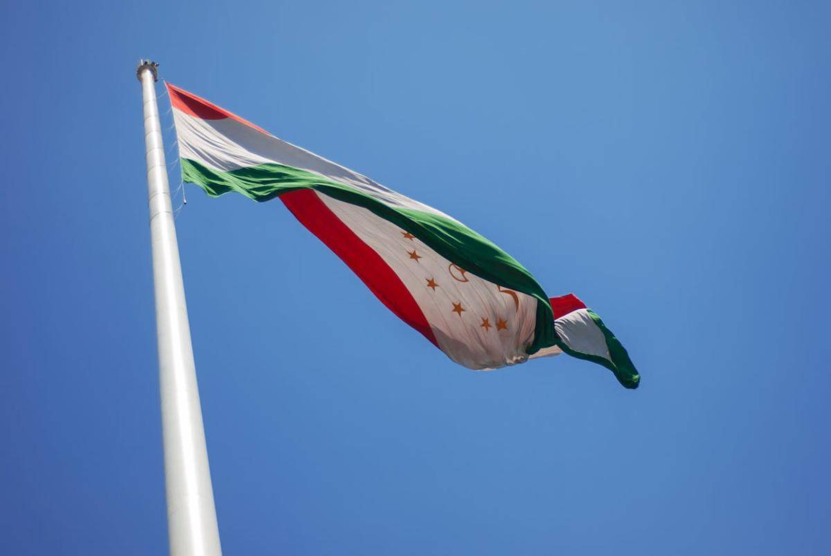 Ilustrasi bendera Tajikistan (pexels.com/Olga Kovalski)