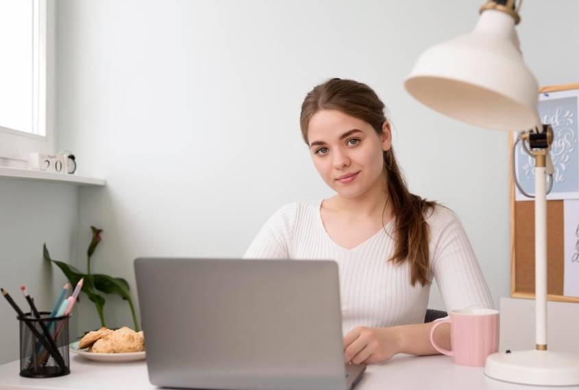 illustrasi freelancer (freepik.com/freepik)