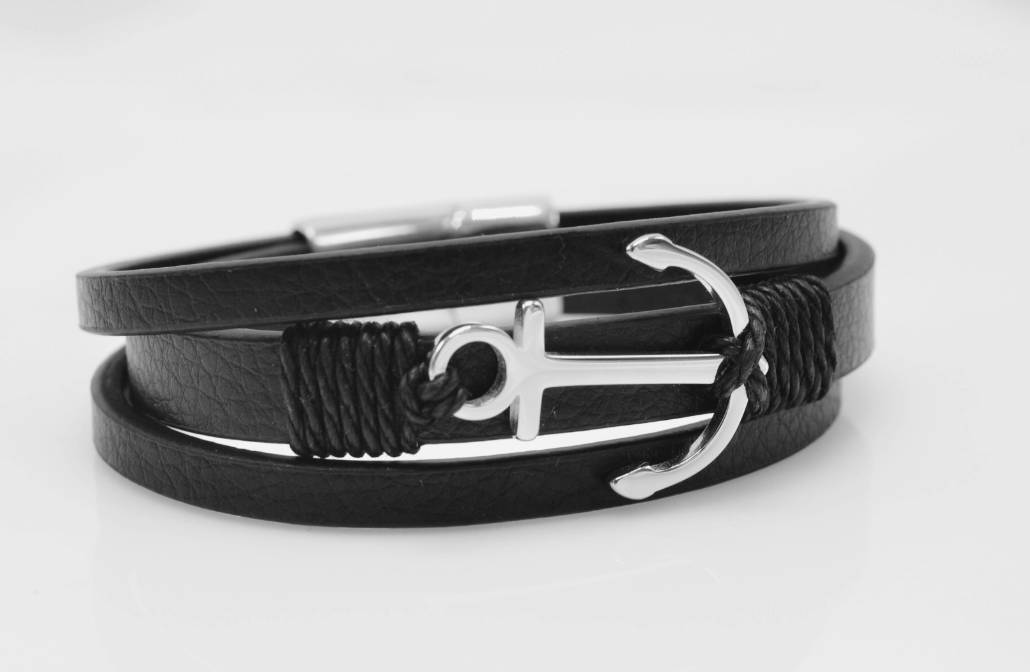 illustrasi gelang pria (pexels.com/Rasha Saadeh)