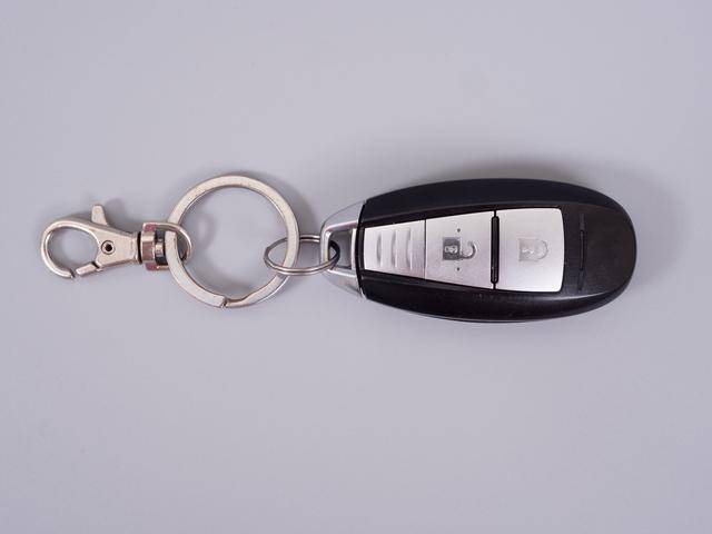 ilustrasi remote keyless (vecteezy.com/Sujin jetkasettakorn)