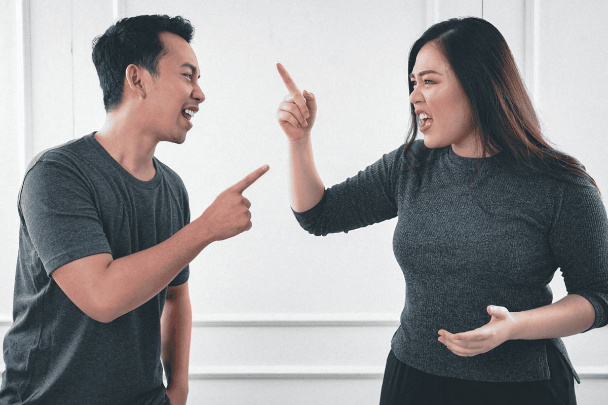 ilustrasi pasangan dalam fase anger