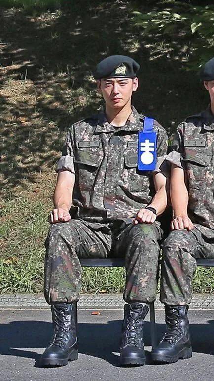 Cha Eun Woo di pusat pelatian militer