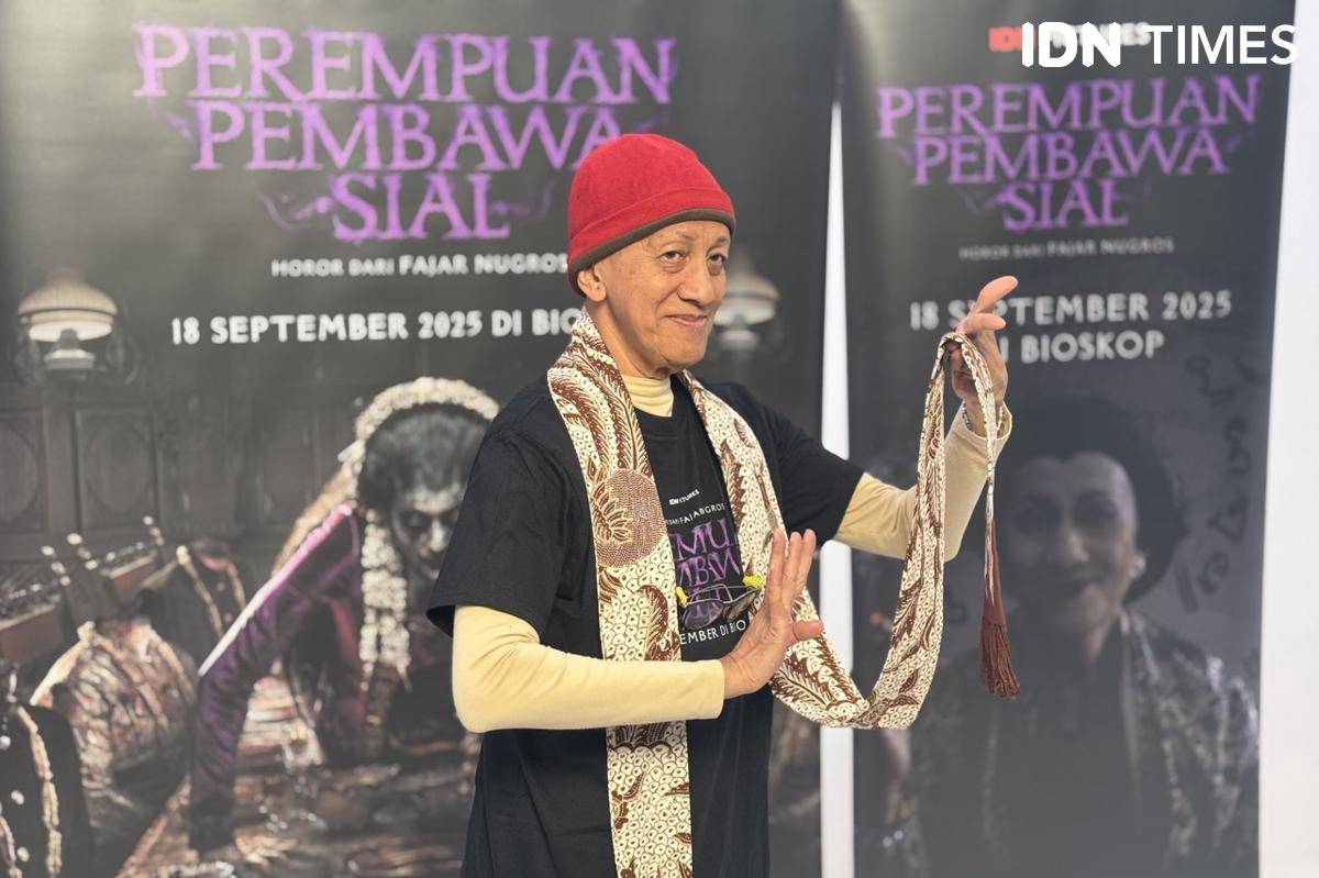 tim produksi dan cast film Perempuan Pembawa Sial pada Rabu (20/8/2025) (IDN Times/Elizabeth Chiquita)
