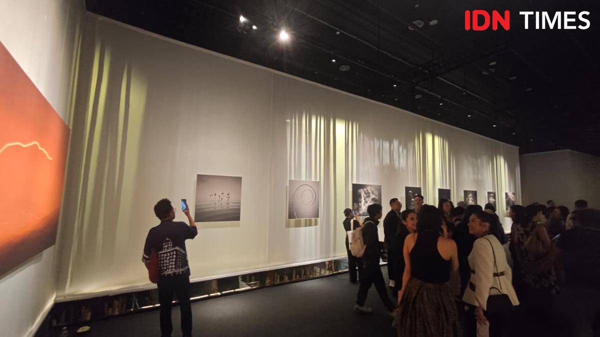 Situasi peresmian pameran fotografi NEGERI ELOK 2025 80 Tahun Keberagaman pada Selasa (19/8/2025) di Museum Nasional Indonesia. (IDN Times/Febriyanti Revitasari)