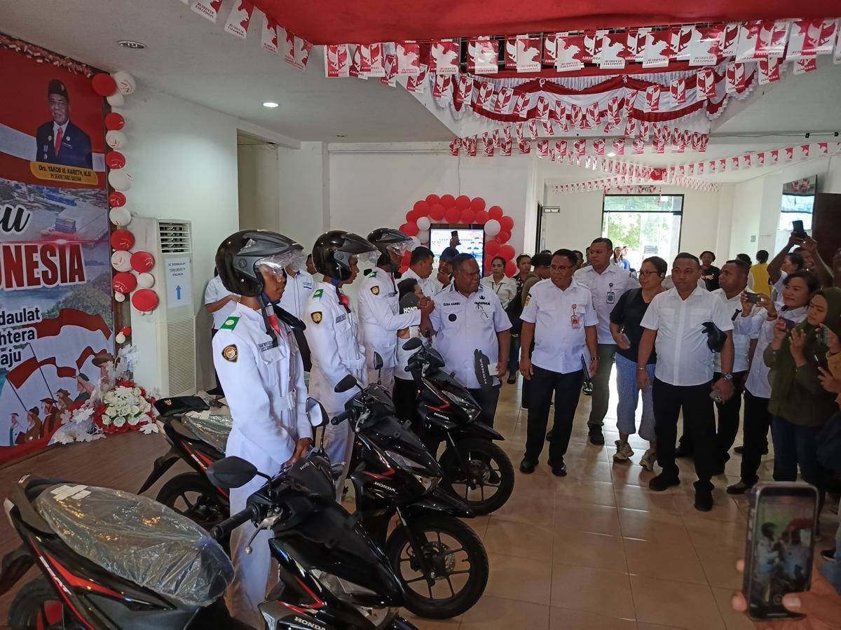 Paskibraka dapat hadiah motor