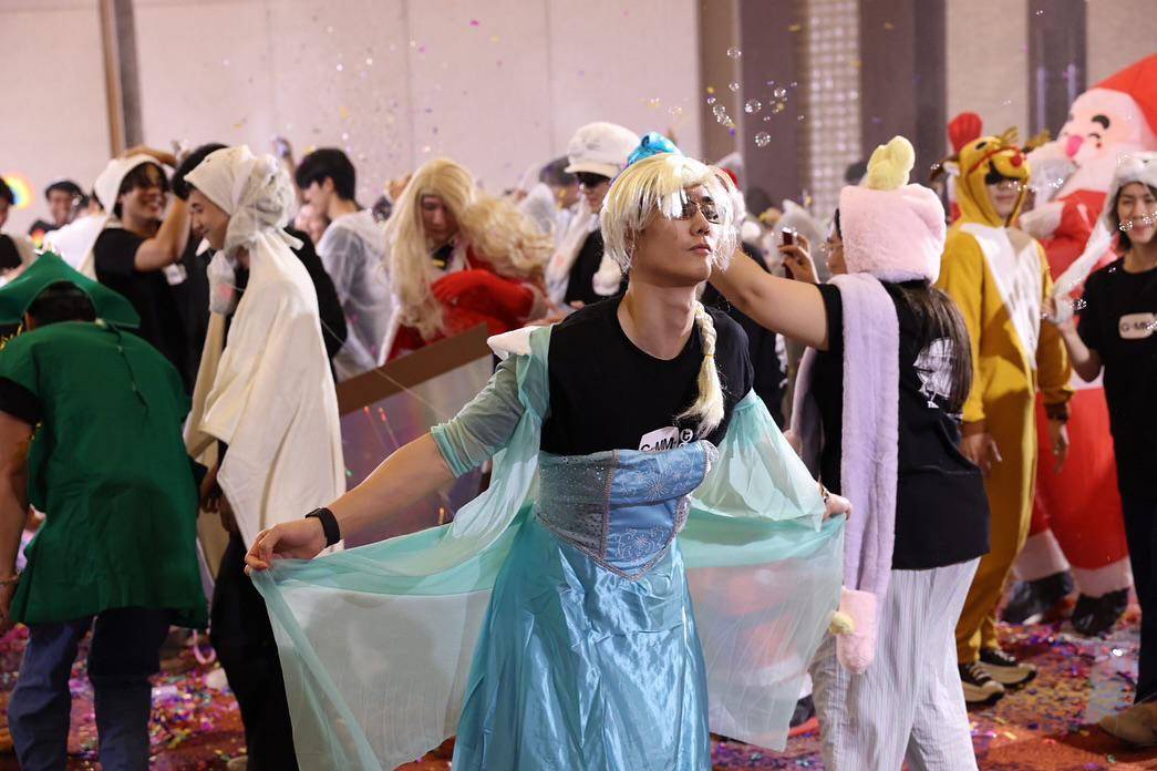 Potret Kocak Artis di GMMTV Outing 2025 Day 1