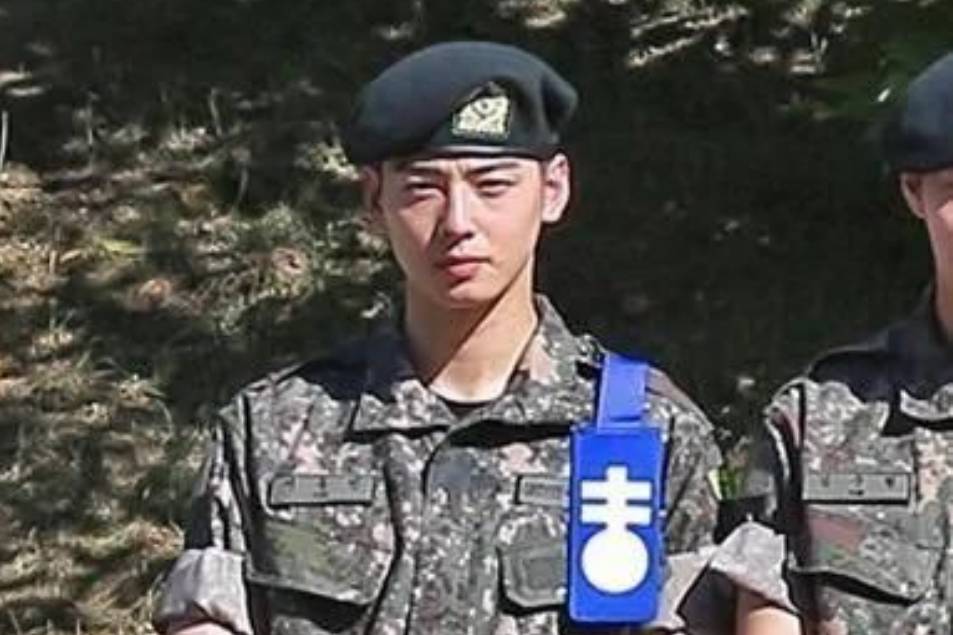 Cha Eun Woo di pusat pelatian militer