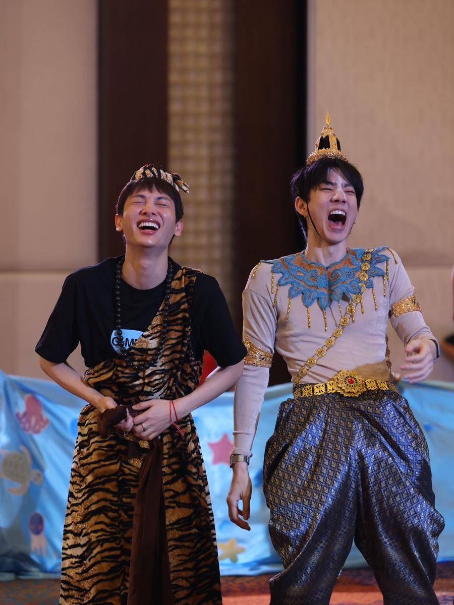 Potret Kocak Artis di GMMTV Outing 2025 Day 1