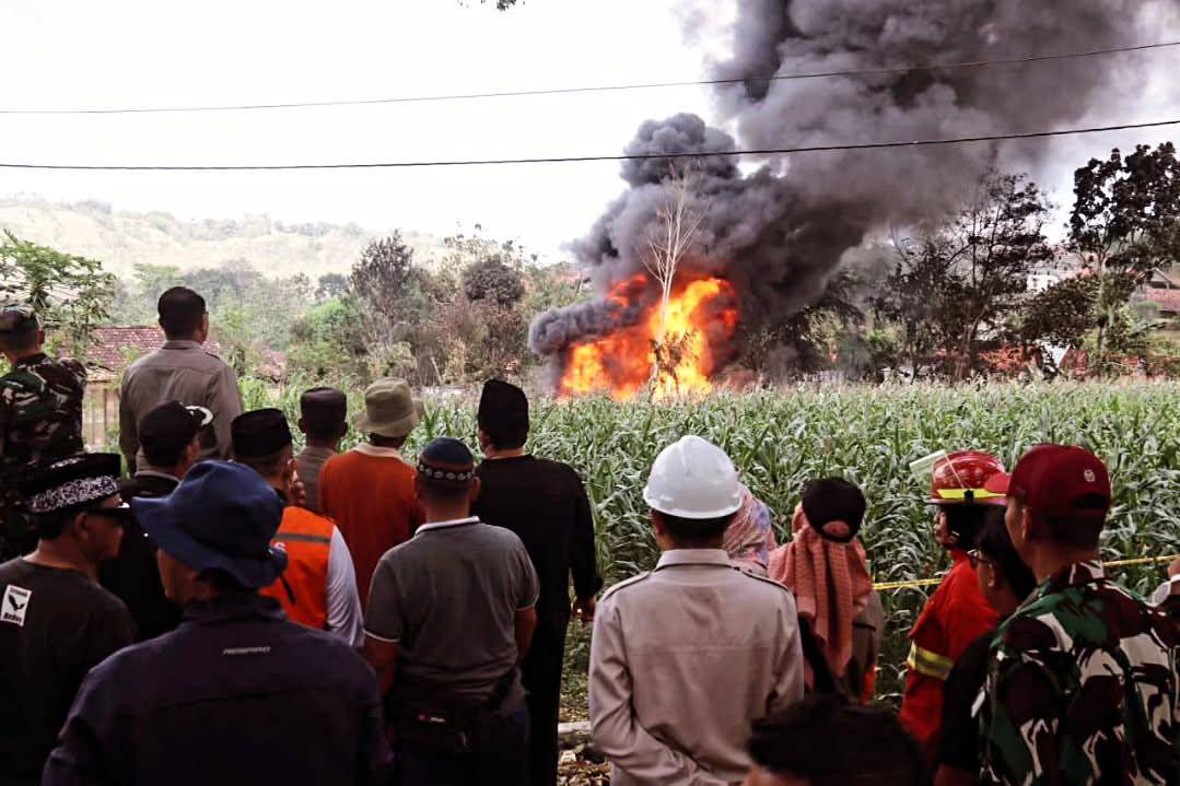 Kebakaran sumur minyak rakyat di Blora - Dok. BPBD Kabupaten Blora - 11.heic