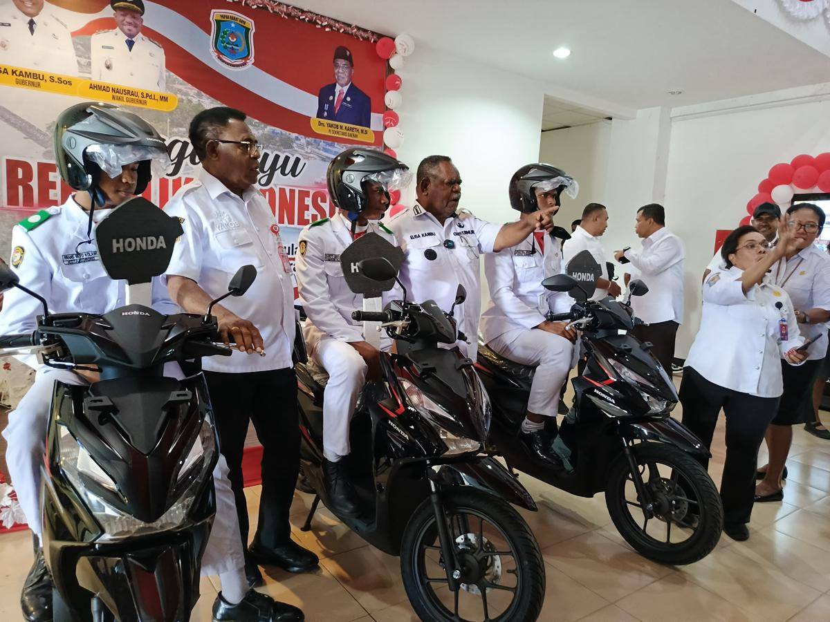 Paskibraka dapat hadiah motor