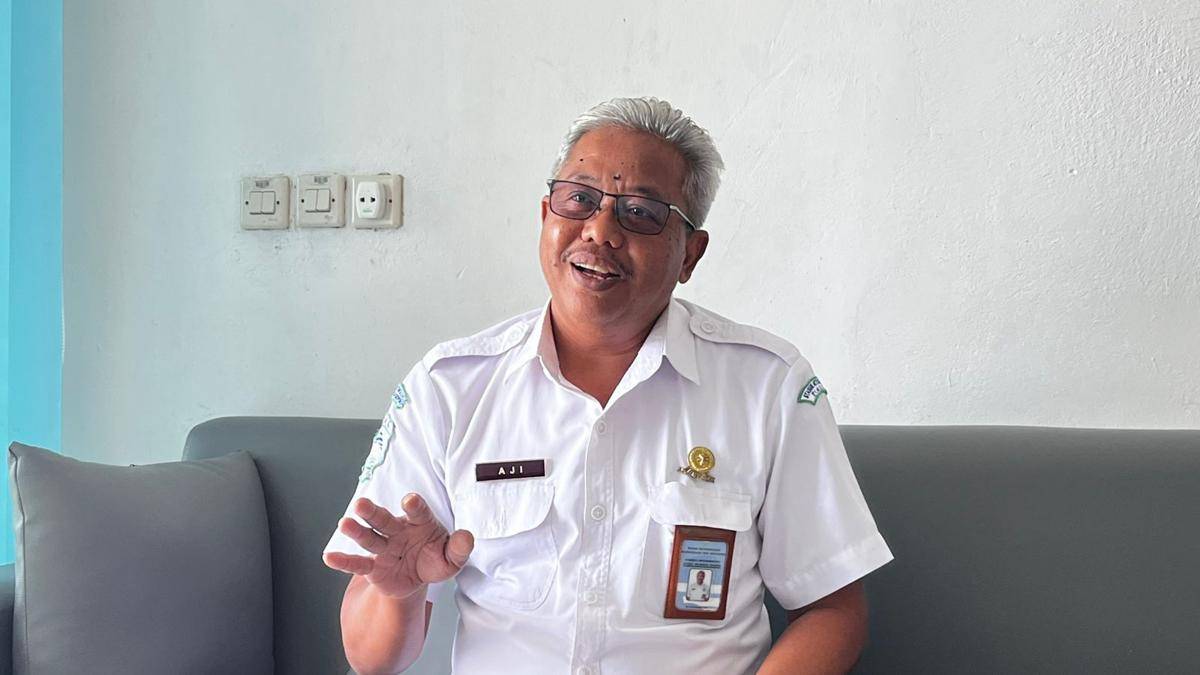 Kepala Stasiun Meteorologi Kelas IV di Mimika, Aji Supraptaji. (IDN Times/Endy Langobelen)