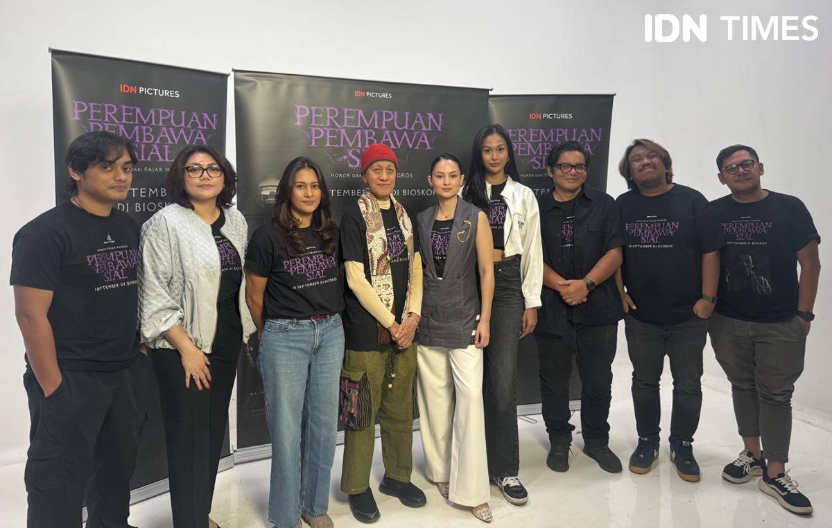 tim produksi dan cast film Perempuan Pembawa Sial pada Rabu (20/8/2025)