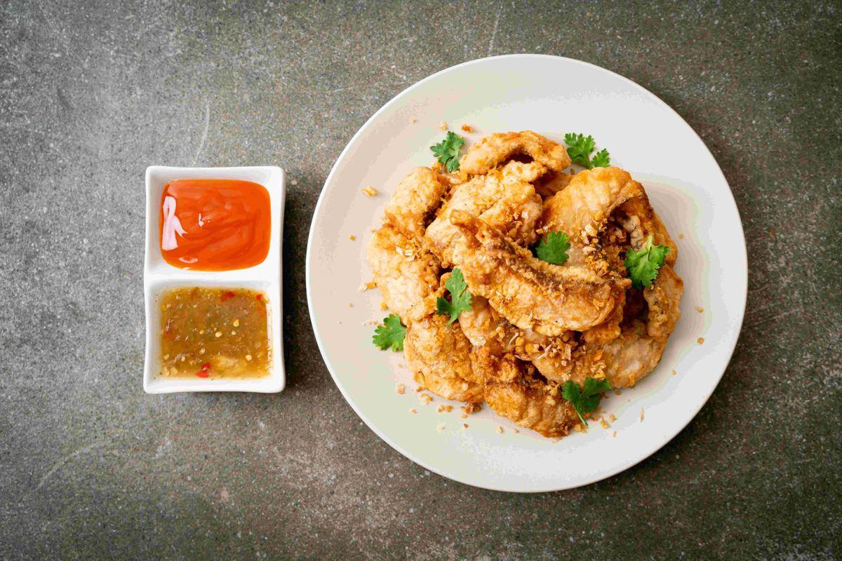 Ilustrasi Garlic Fried Chicken (vecteezy.com/Natthapon)