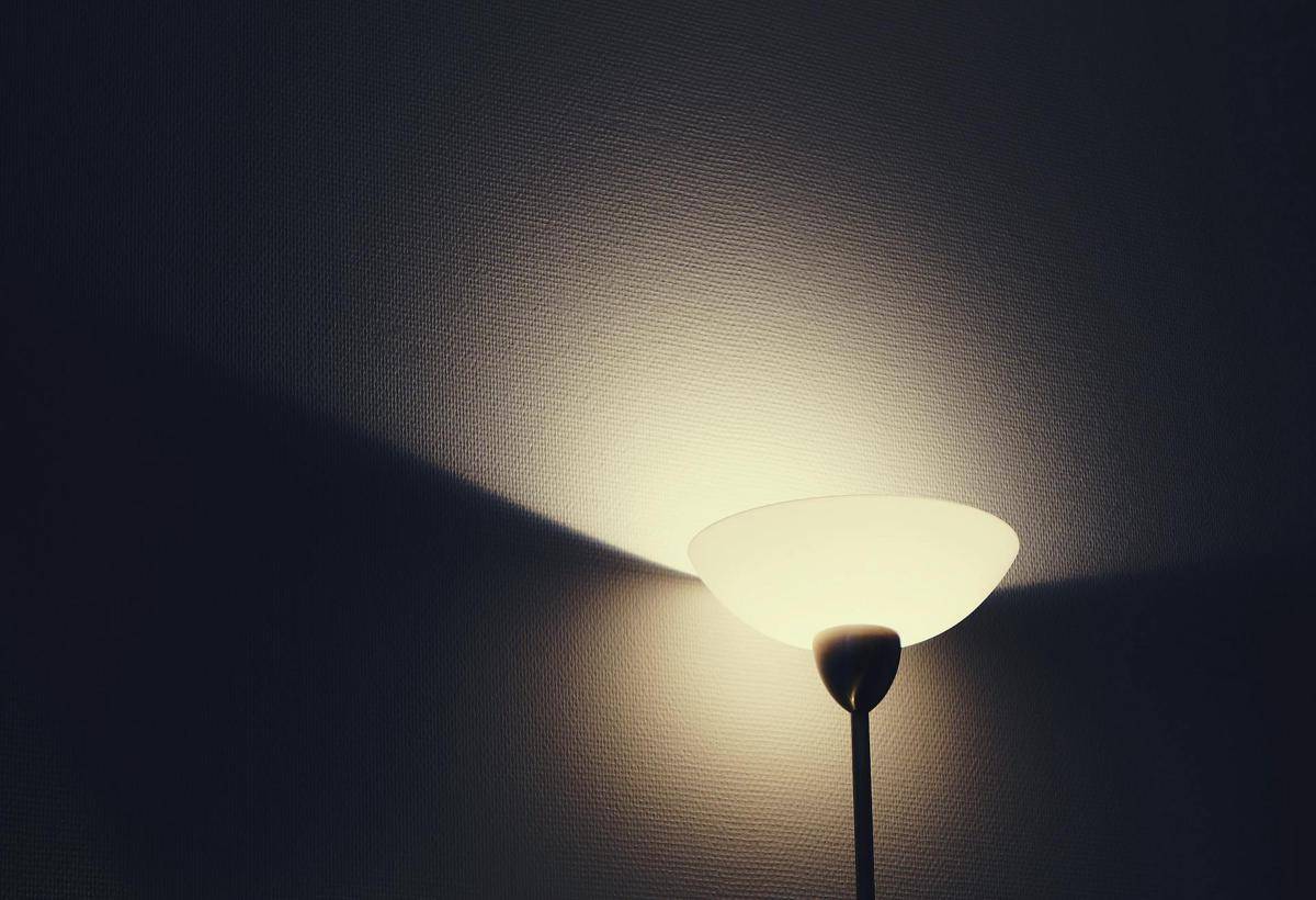 ilustrasi lampu tidur (pexels.com/George Becker)