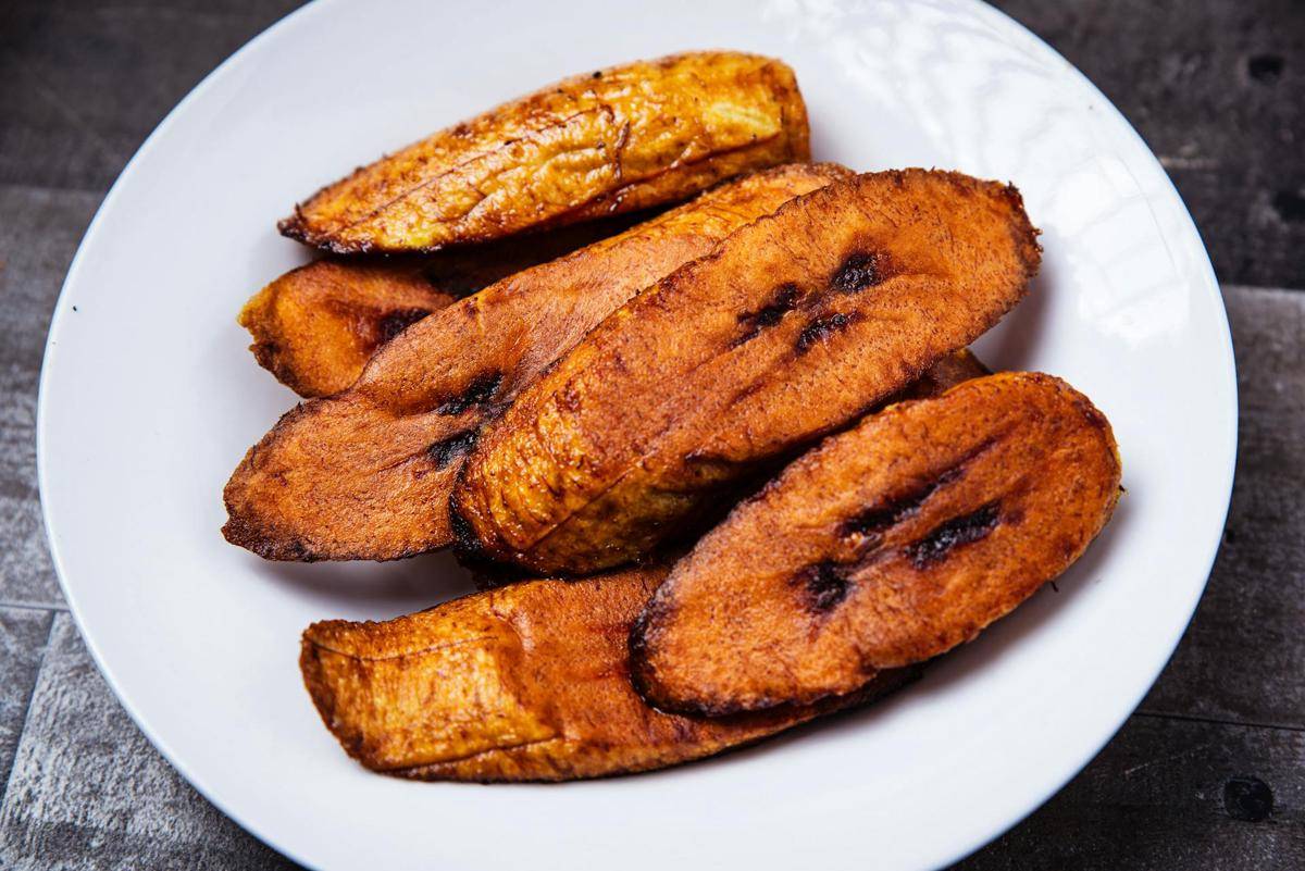 ilustrasi pisang goreng tanpa tepung